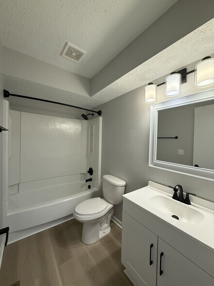 Building Photo - 146 Blakeford Dr
