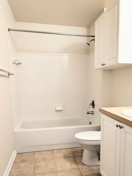 Building Photo - 415 S Villa San Marco Dr