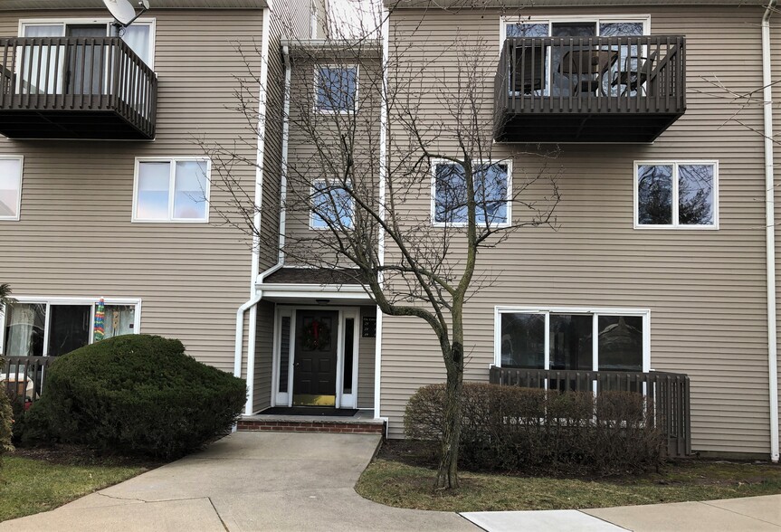 Front of Condo Rental - 13 Presidential Dr