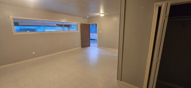 Building Photo - 637 Pennington Dr