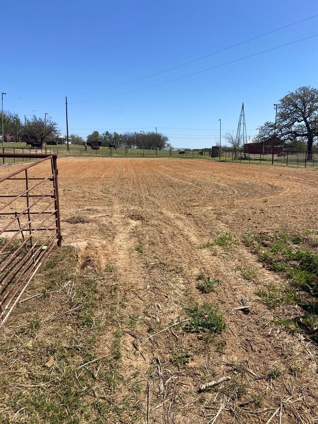 Building Photo - 2/2 on 9 acres horse property