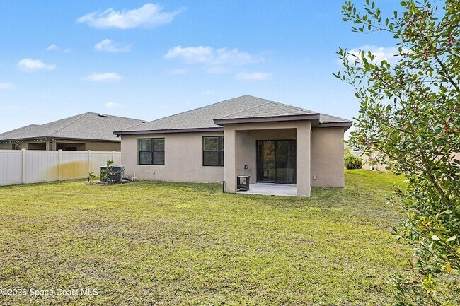 Building Photo - 543 Old Country Rd S E