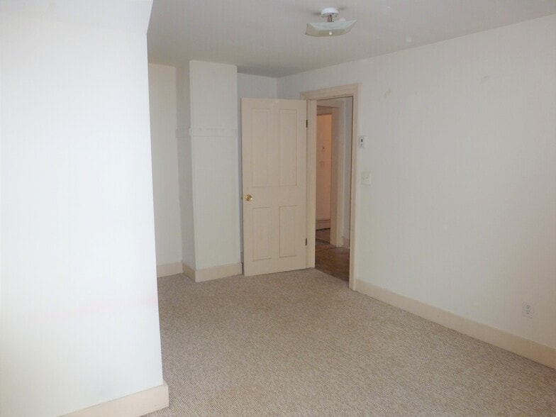 Building Photo - 97 N Winooski Ave