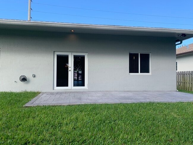 Building Photo - NEWER CONSTRUCTION MODERN HOME