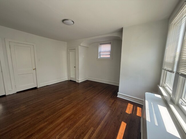 Building Photo - 373 E Cliveden St