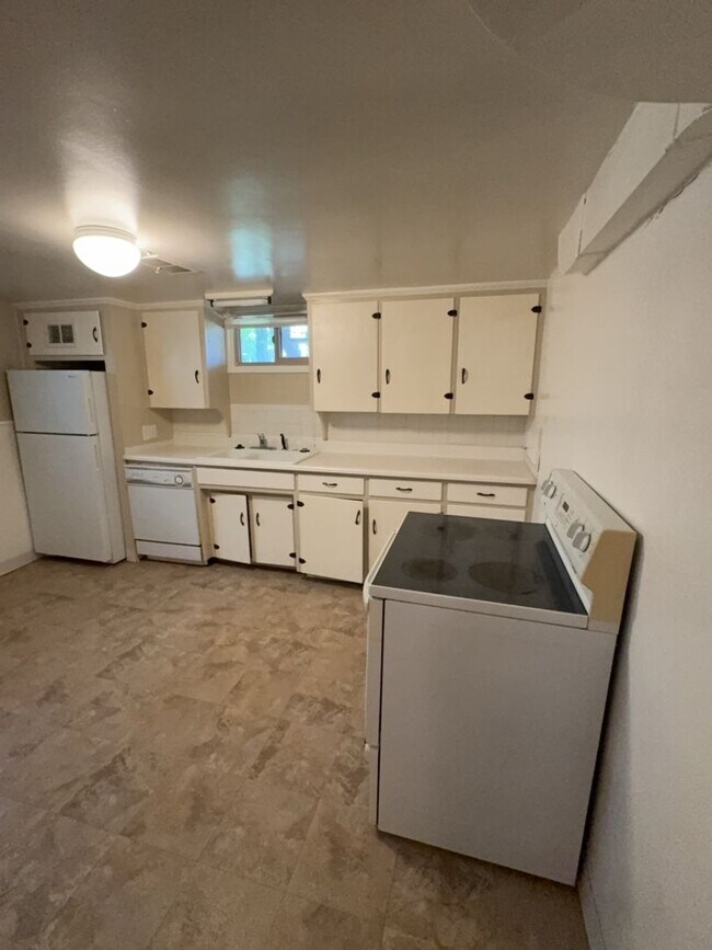 Building Photo - 3 Bed 2 Bath Cottage in Greeley