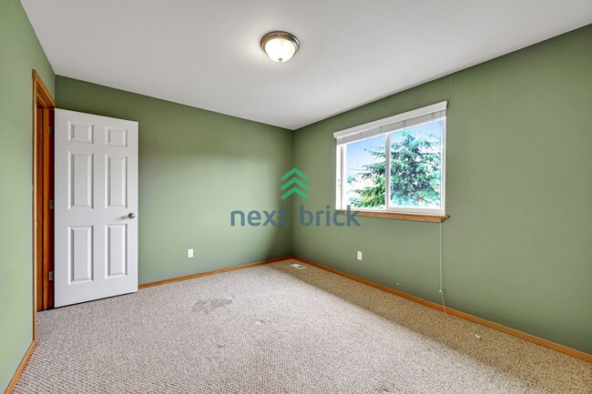 Building Photo - Beautiful 3 Bed, 2.5 Bath Parkside Home – ...