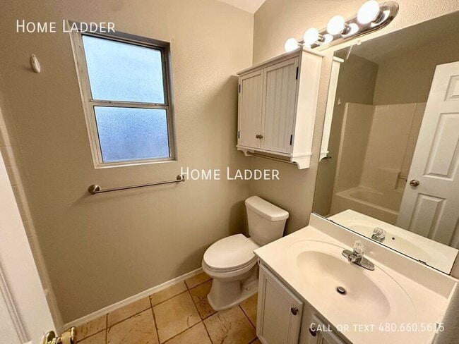 Building Photo - 363 W Bruce Ave