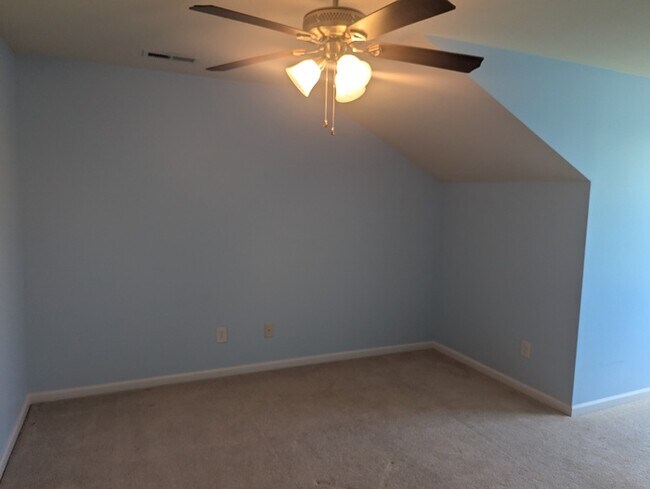 Building Photo - Charming 3-Story Townhome in Shiloh Grove