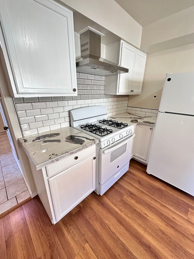 Building Photo - Located Near Downtown 2 Bedroom 1 Bathroom