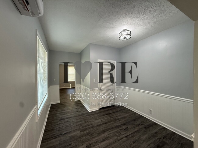 Building Photo - 375 S Chillicothe St