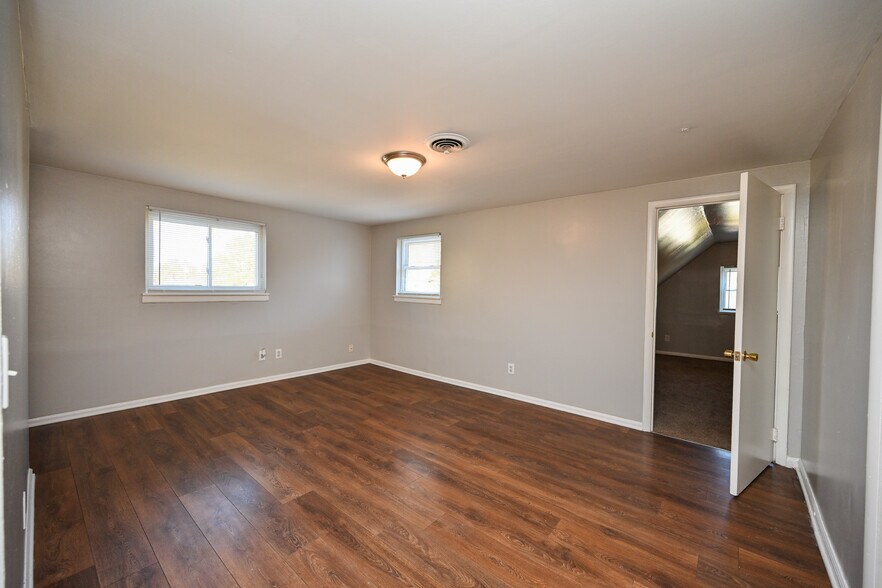 Living room - 7813 Elizabeth St