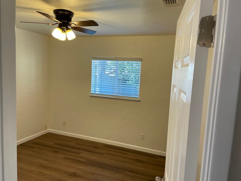 Building Photo - 13621 Fair Oaks Blvd