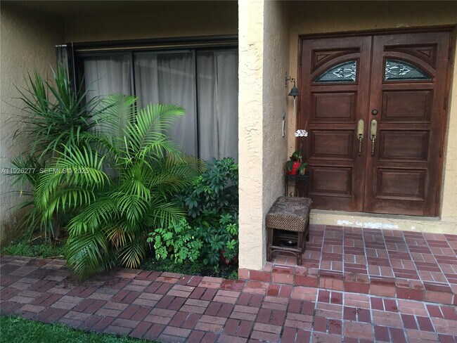 Building Photo - 1990 Brickell Ave