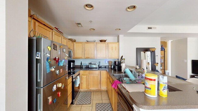 Building Photo - Gateway Plaza in Center City Condo with La...
