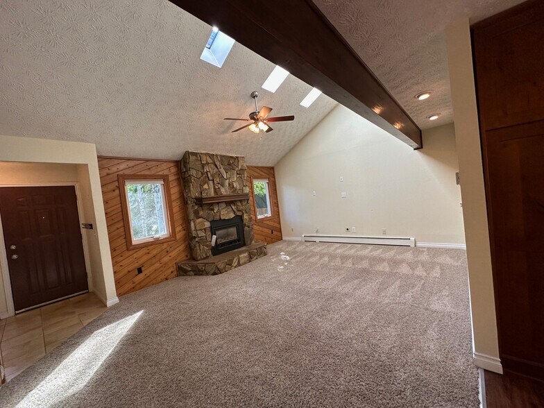 Building Photo - 2041 Sturbridge Cir