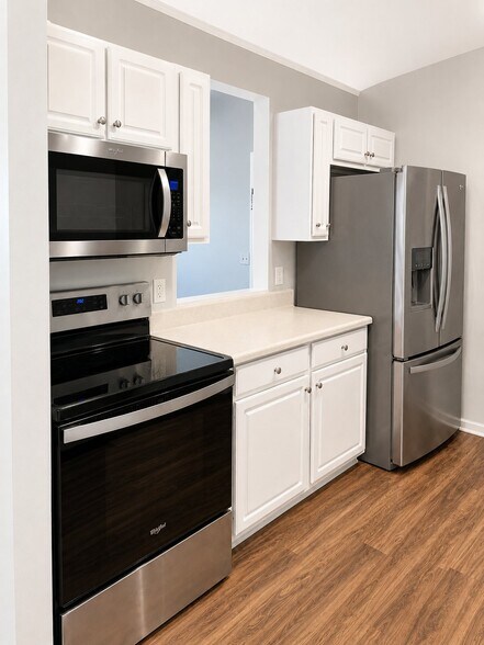 Building Photo - 406 Pelham Square Way