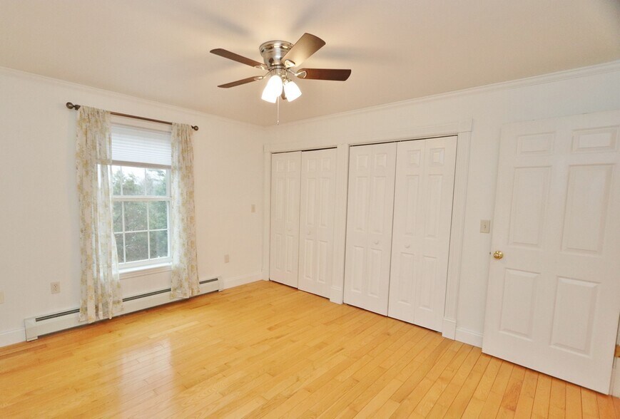 Building Photo - 21 Longmeadow Dr