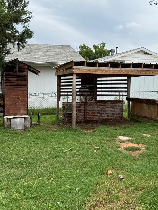 Building Photo - 1400 Phoenix Dr