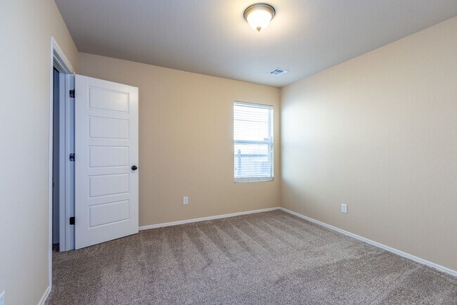 Building Photo - 3 Bed | 2 Bath in Owasso!