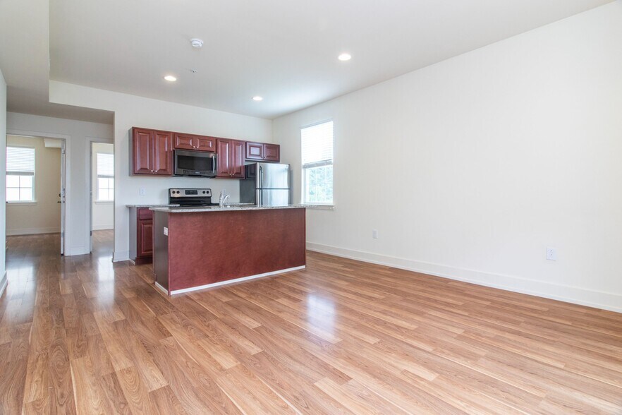 Building Photo - 695 W Berks St