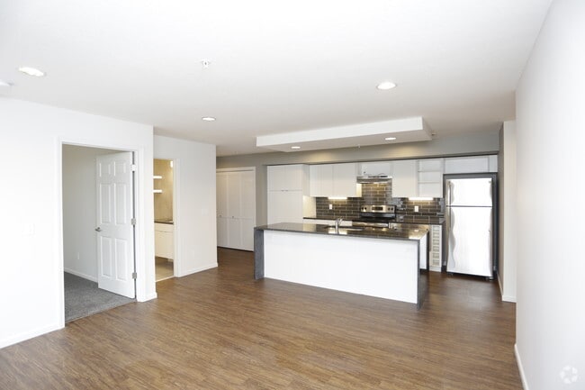 ?2BR, 2BA - The Grand_875 SF - VERNON ON WASHINGTON