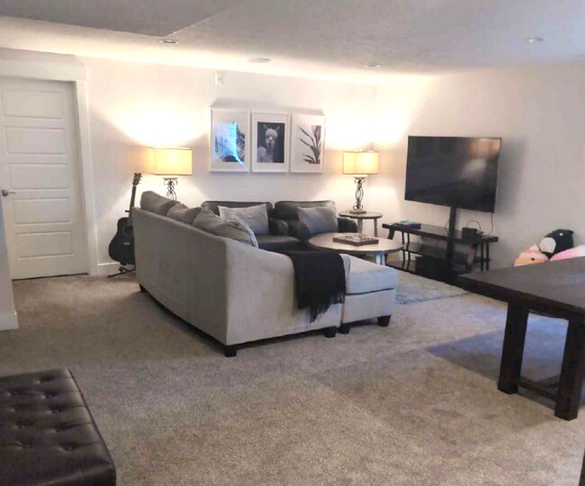 Building Photo - 10617 Topview Rd