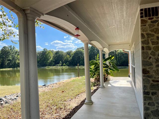 Building Photo - 324 FM 1971