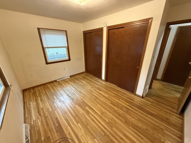 Building Photo - 722 13th Ave