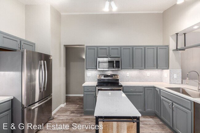 Building Photo - 3 br, 2 bath House - 3431 E Menadota Dr