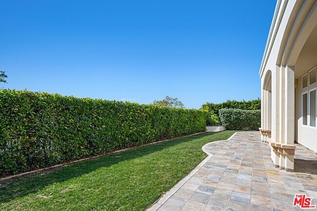 Building Photo - 16646 Cll Brittany