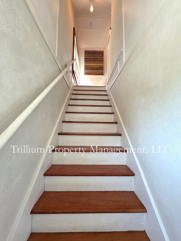 Building Photo - 3015 NE 67th Ave