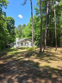 Building Photo - 25 Sylvias Way