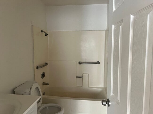 Building Photo - 7304 Meadowgate Dr