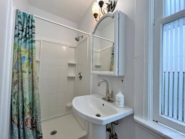 Building Photo - 250-254-254 Carl St