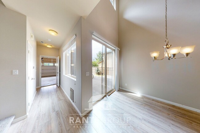 Building Photo - Stylish 3-Bedroom Townhome in Great West Olympia Location