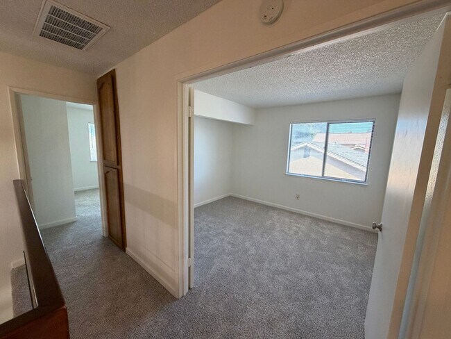 Building Photo - 872 Shellwood Way