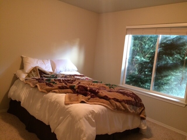 Building Photo - Crystal Heights Area of Puyallup-Fresh Pai...