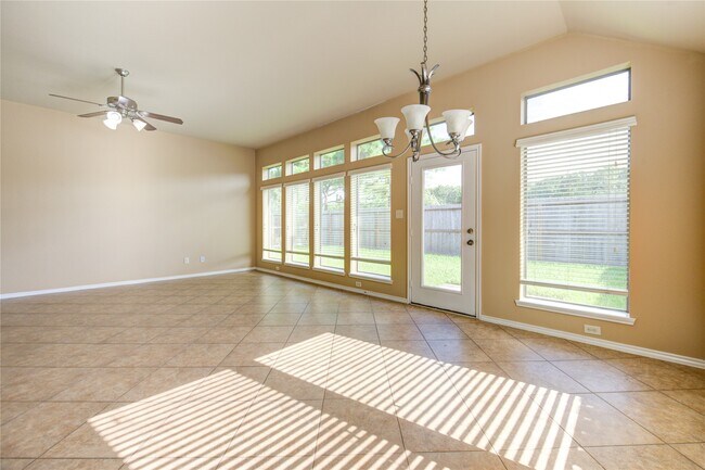 Building Photo - 5615 Stoneridge Ct