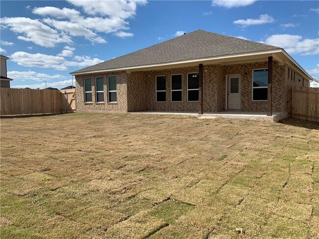 Building Photo - 1104 Coulee Dr