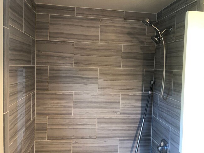 Building Photo - Darling 3 bedroom bungalow in Ferry St Bridge neighborhood!