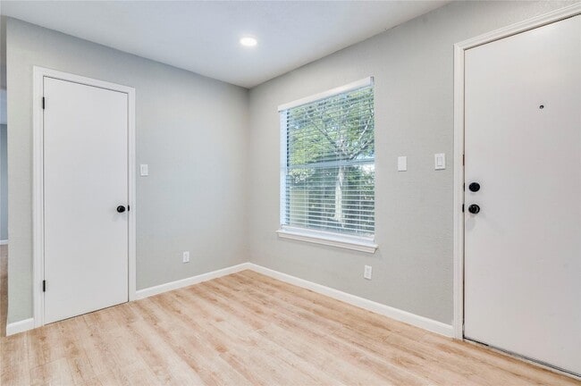 Building Photo - 13808 Lothian Dr