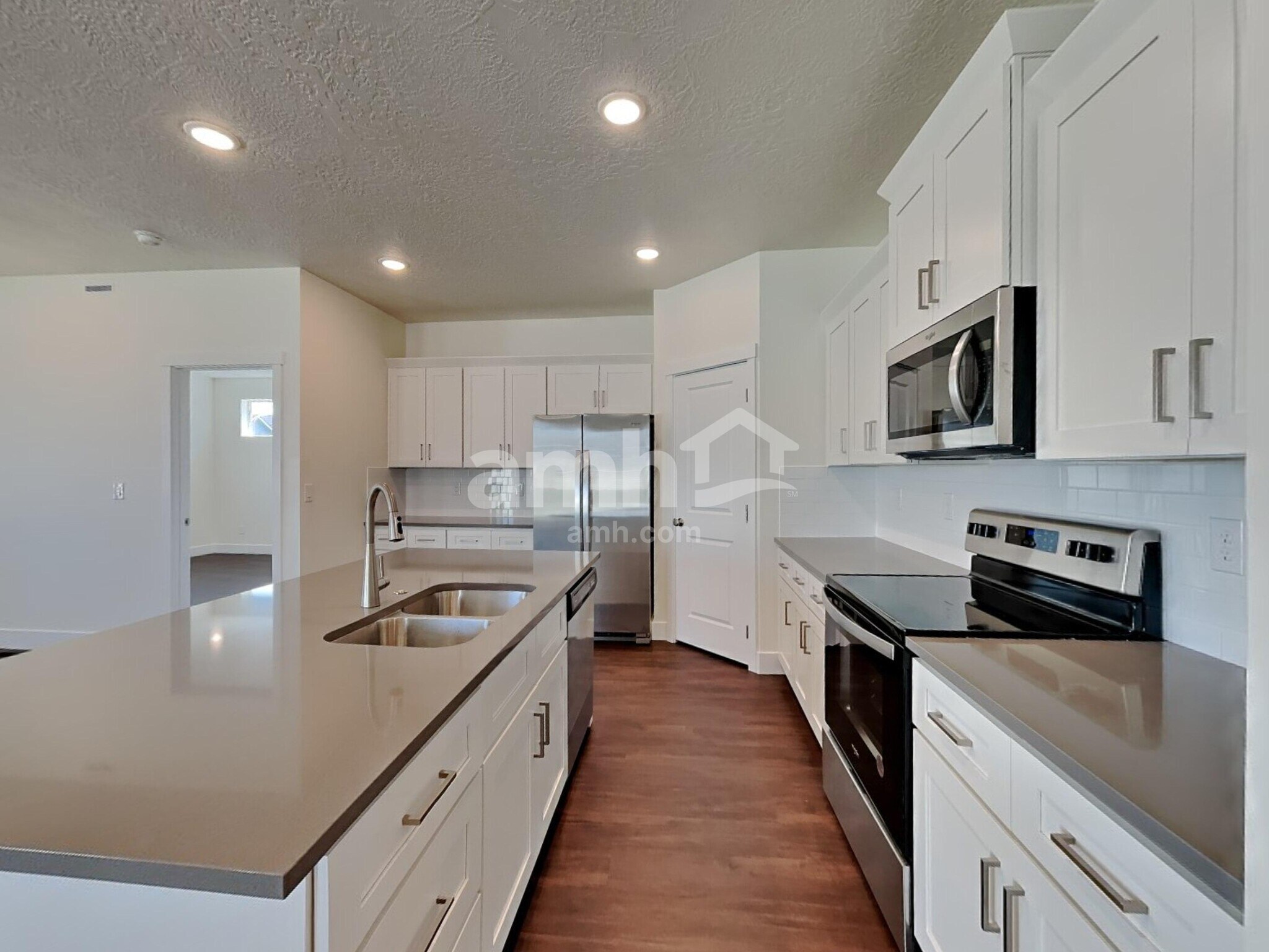 Building Photo - 3160 Vigo Ave