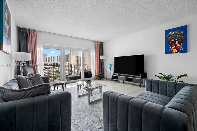 Building Photo - 300 Bayview Dr