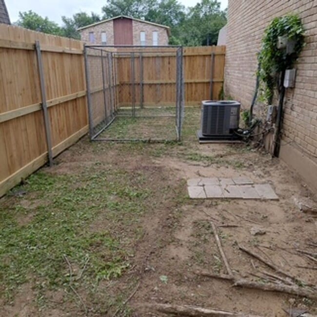 Building Photo - 2BD/1BA | Large Yard | Large Pets Welcome!