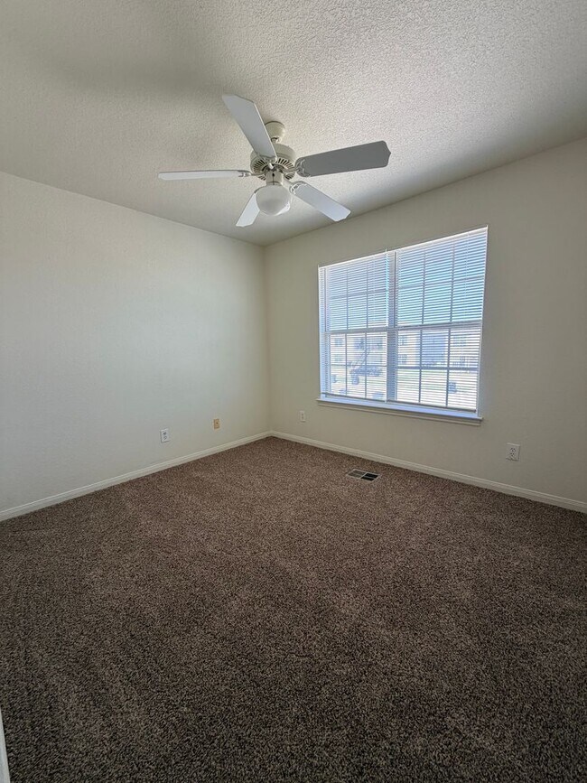 Building Photo - 3204 Hereford Ln