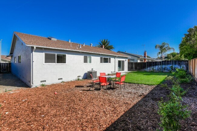 Building Photo - 546 Woodstock Way