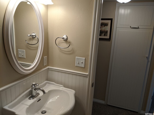Building Photo - 1257 E 200 S