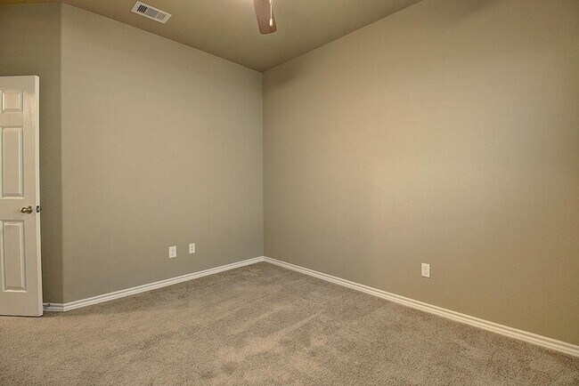 Building Photo - 7637 Cattlemen Dr