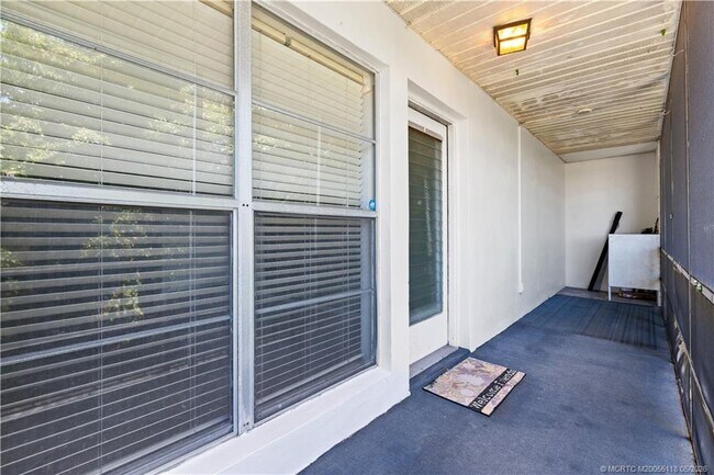 Building Photo - 2118 SE Edler Dr